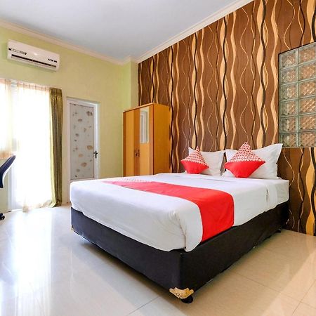 Oyo 338 Guest House Omah Manahan Syariah Solo 外观 照片