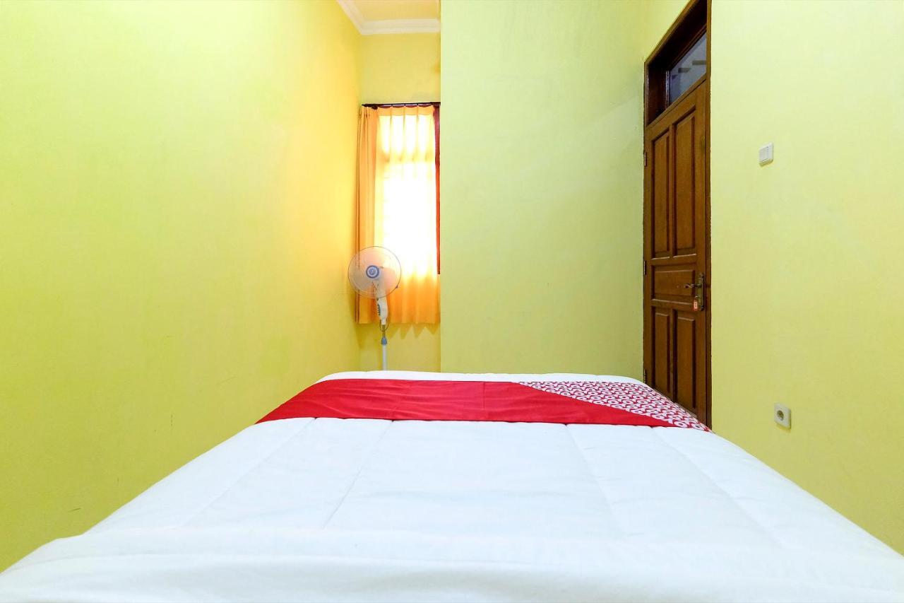 Oyo 338 Guest House Omah Manahan Syariah Solo 外观 照片