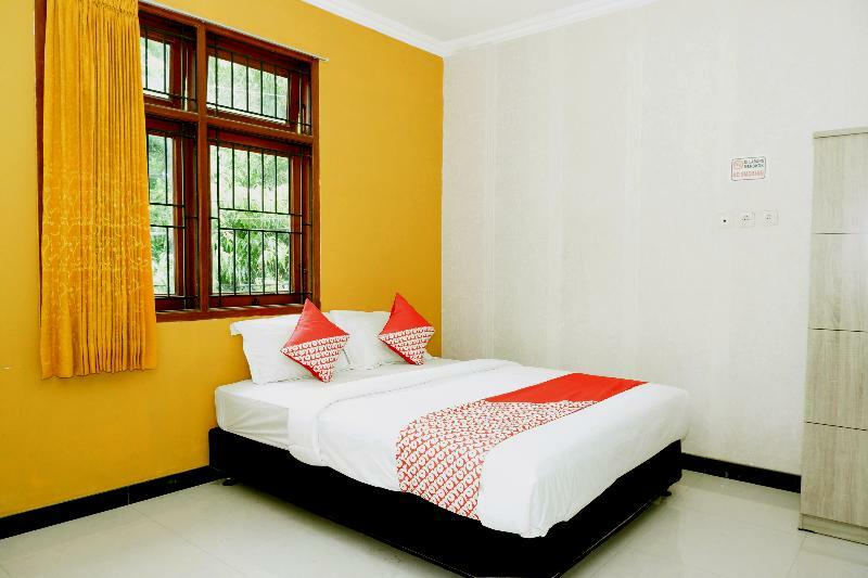 Oyo 338 Guest House Omah Manahan Syariah Solo 外观 照片