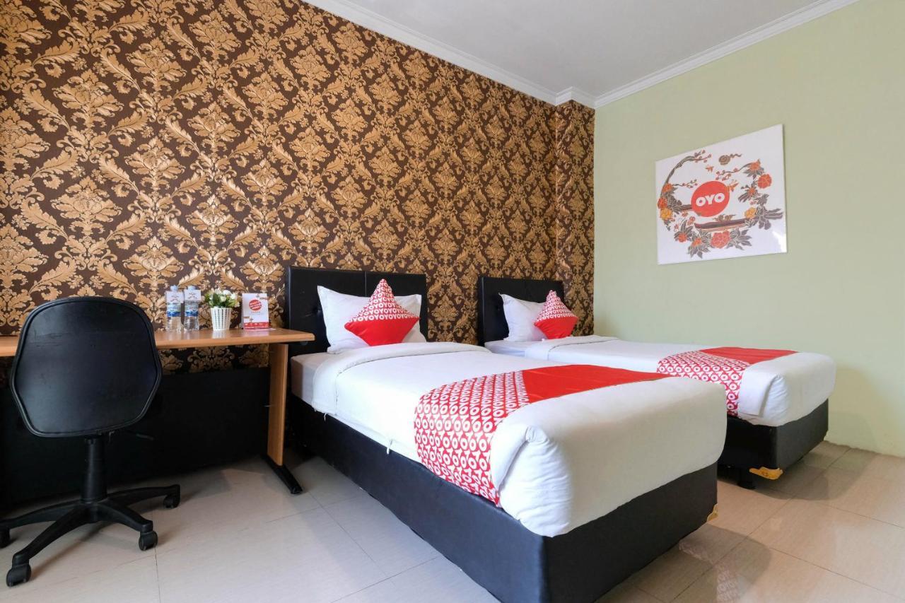 Oyo 338 Guest House Omah Manahan Syariah Solo 外观 照片