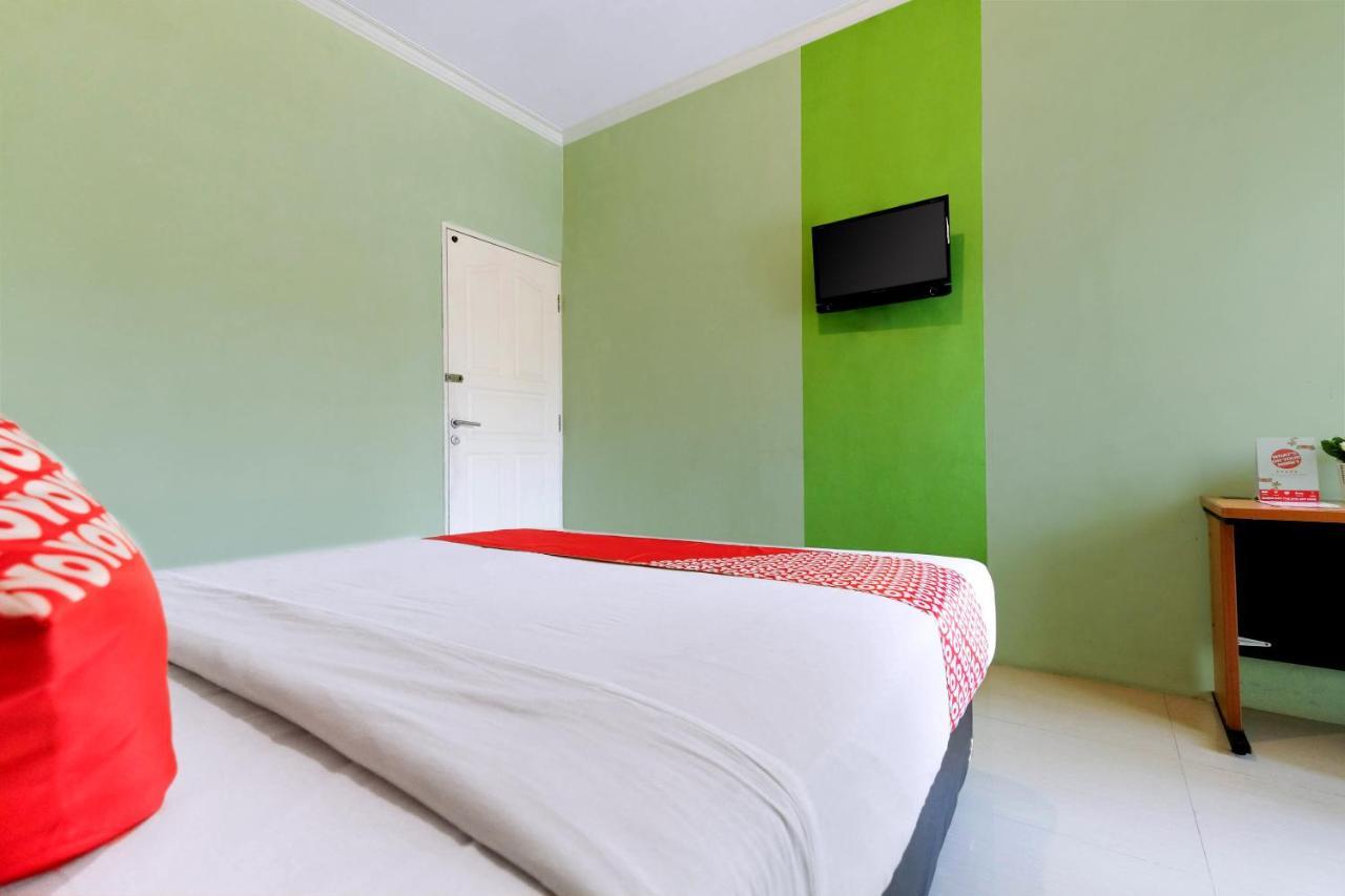 Oyo 338 Guest House Omah Manahan Syariah Solo 外观 照片