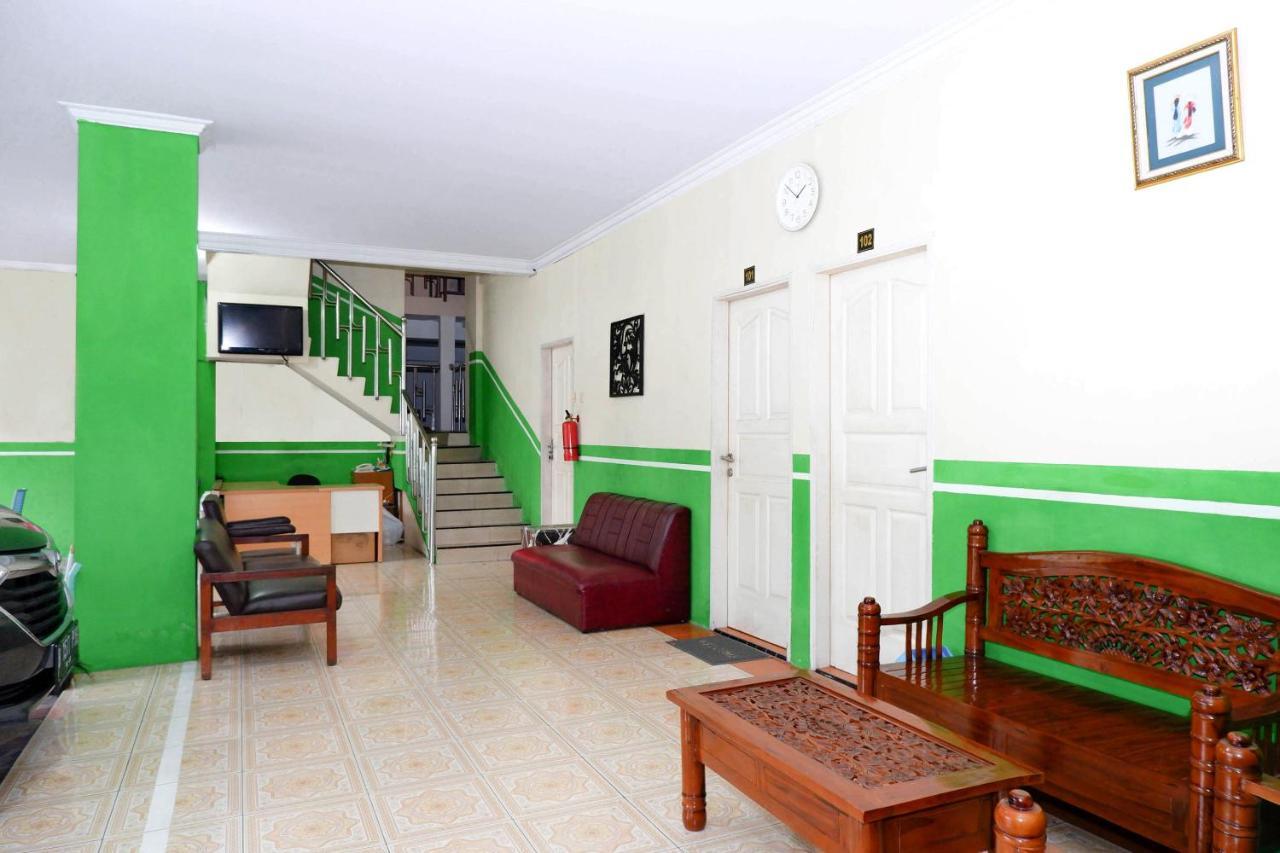 Oyo 338 Guest House Omah Manahan Syariah Solo 外观 照片